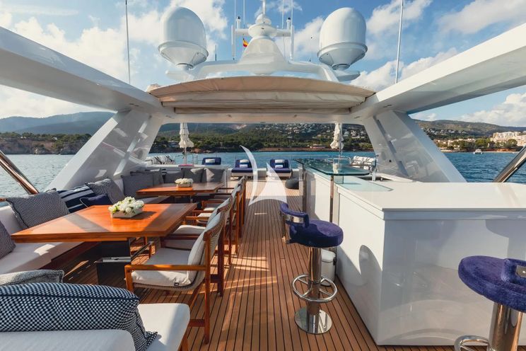 Charter Yacht NEW WAVES - Benetti Fast 140 - 5 Cabins - Monaco - Cannes - Nice - Antibes - St Tropez - French Riviera
