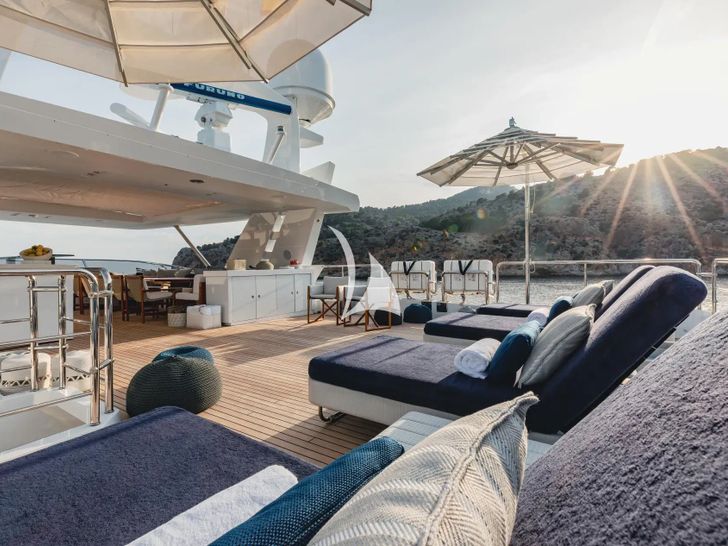 NEW WAVES Benetti Fast 140 - sun deck NEW WAVES Benetti Fast 140 - sun deck