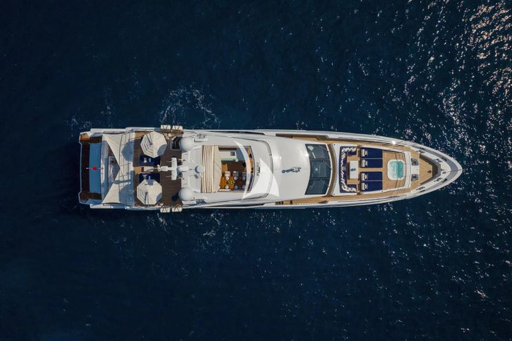 Charter Yacht NEW WAVES - Benetti Fast 140 - 5 Cabins - Monaco - Cannes - Nice - Antibes - St Tropez - French Riviera