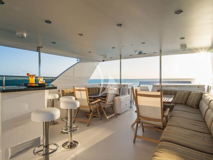 NEXT CHAPTER Hargrave 97 RPH - flybridge amenities NEXT CHAPTER Hargrave 97 RPH - flybridge amenities