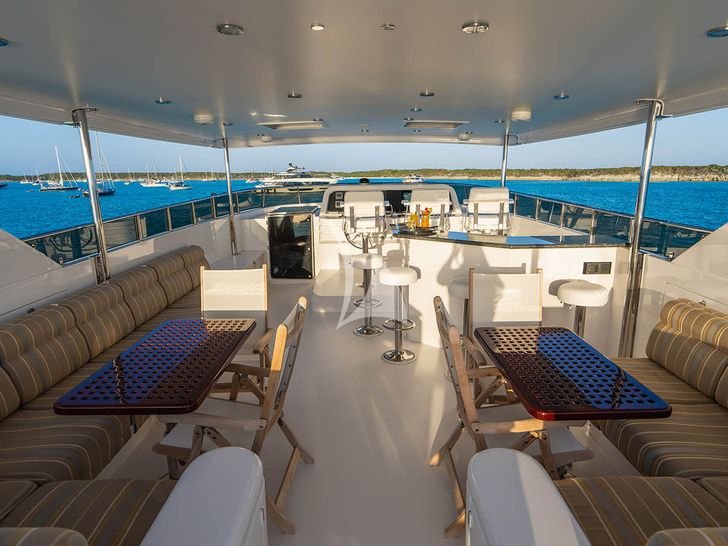 NEXT CHAPTER Hargrave 97 RPH - flybridge NEXT CHAPTER Hargrave 97 RPH - flybridge