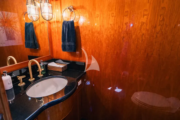 Charter Yacht NEXT CHAPTER - Hargrave 97 RPH - 4 Cabins - Nassau - Exumas - Bahamas