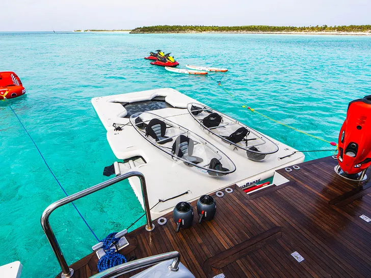 NEXT CHAPTER Hargrave 97 RPH - swimming platform NEXT CHAPTER Hargrave 97 RPH - swimming platform