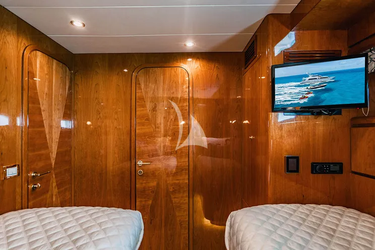 Charter Yacht NEXT CHAPTER - Hargrave 97 RPH - 4 Cabins - Nassau - Exumas - Bahamas