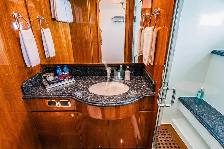 Charter Yacht NEXT CHAPTER - Hargrave 97 RPH - 4 Cabins - Nassau - Exumas - Bahamas