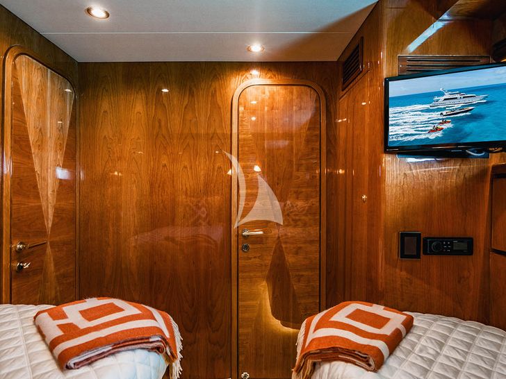 NEXT CHAPTER Hargrave 97 RPH - twin cabin 2 TV NEXT CHAPTER Hargrave 97 RPH - twin cabin 2 TV