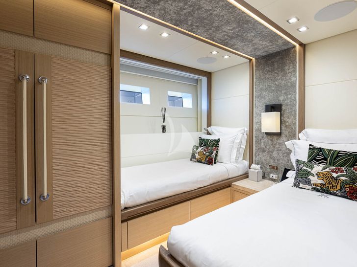 NEXT Columbus 40S cabin with pullman NEXT Columbus 40S cabin with pullman