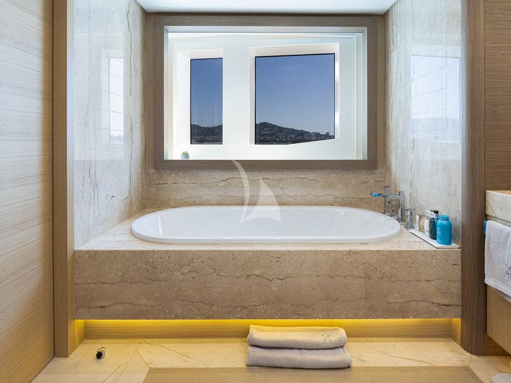 NEXT Columbus 40S master cabin bathroom NEXT Columbus 40S master cabin bathroom