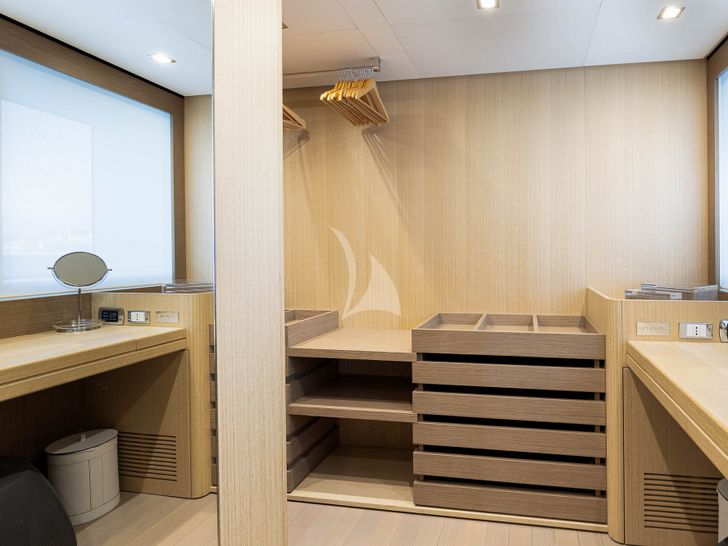 NEXT Columbus 40S master cabin vanity area NEXT Columbus 40S master cabin vanity area