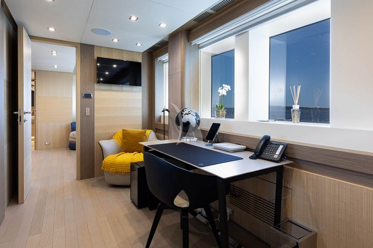 Charter Yacht NEXT - Columbus 40S - 5 Cabins - Cannes - Monaco - St. Tropez - French Riviera