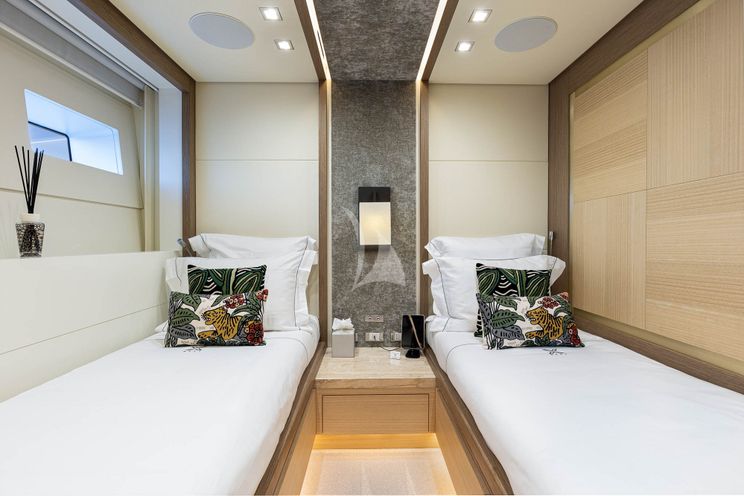 Charter Yacht NEXT - Columbus 40S - 5 Cabins - Cannes - Monaco - St. Tropez - French Riviera