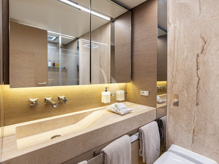 NEXT Columbus 40S twin cabin bathroom NEXT Columbus 40S twin cabin bathroom