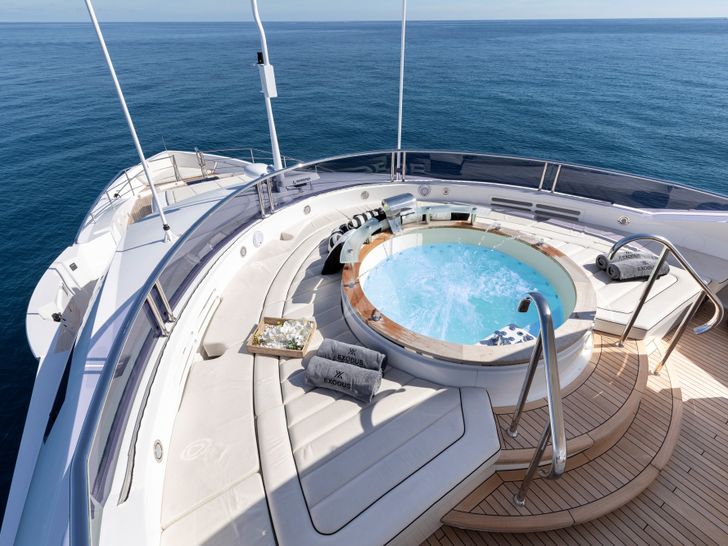 NEXUS Sunseeker 131 Portuguese Deck Jacuzzi NEXUS Sunseeker 131 Portuguese Deck Jacuzzi