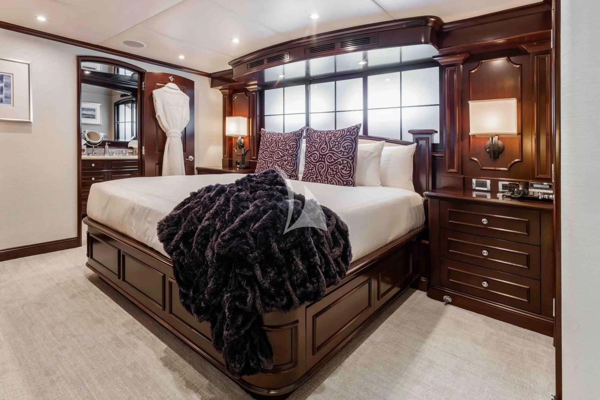 NICOLE EVELYN Cheoy Lee 38m - VIP cabin 1