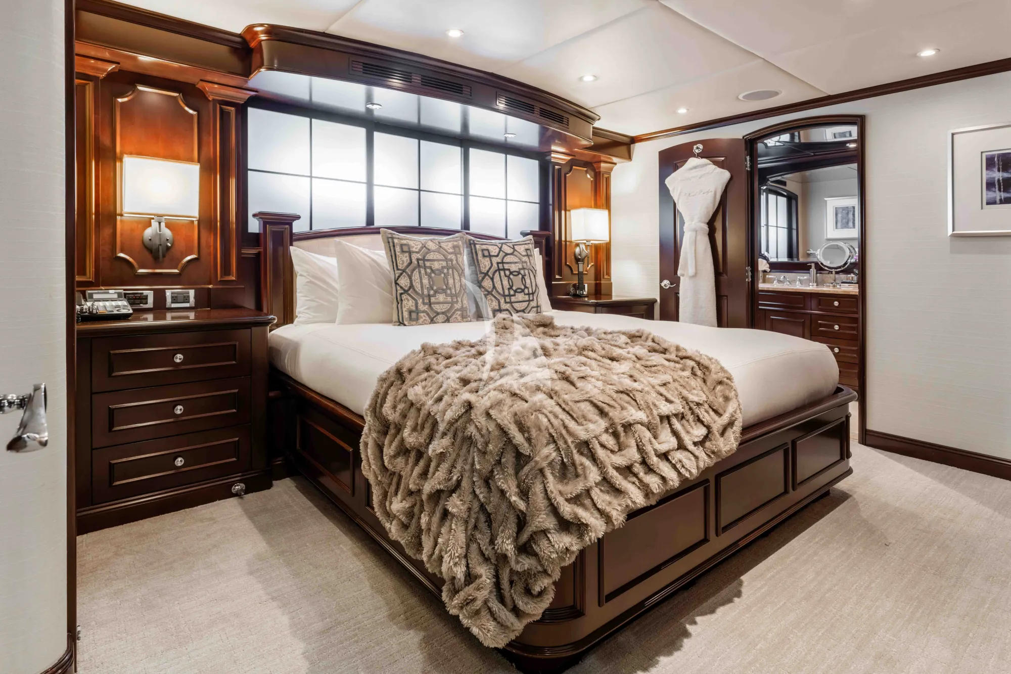 NICOLE EVELYN Cheoy Lee 38m - VIP cabin 2