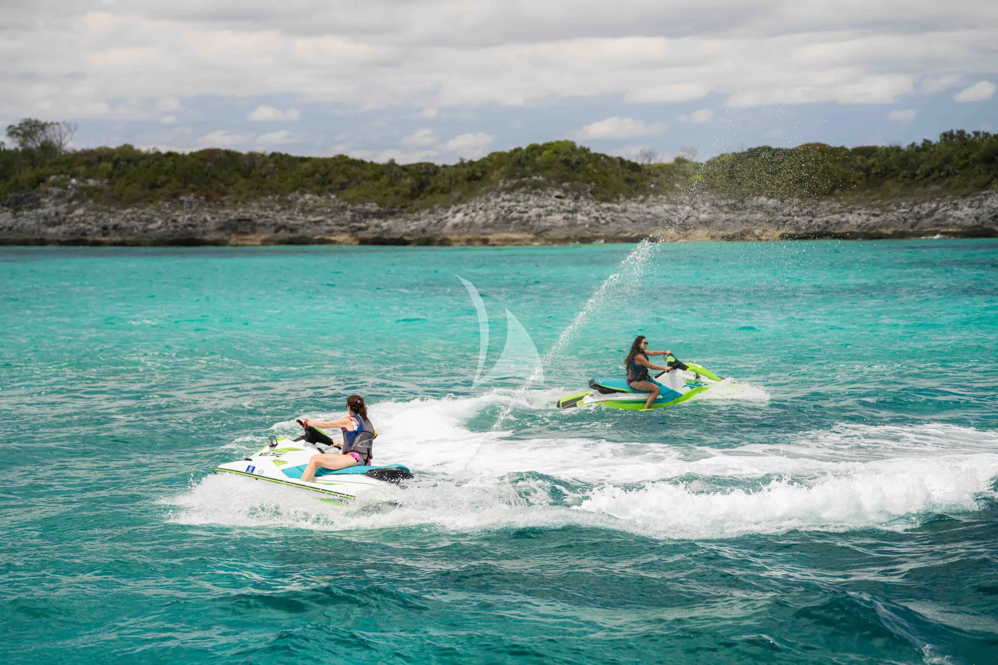 NICOLE EVELYN Cheoy Lee 38m - jet skiing