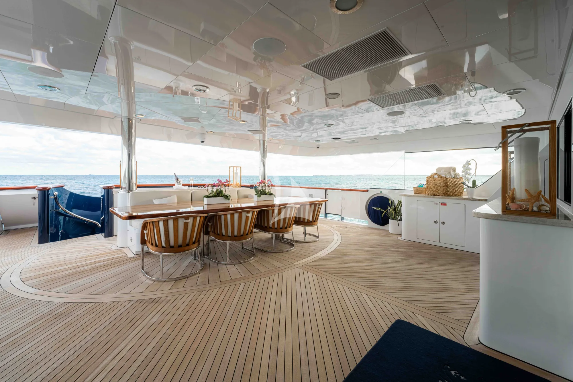 NICOLE EVELYN Cheoy Lee 38m - main aft deck alfresco dining area