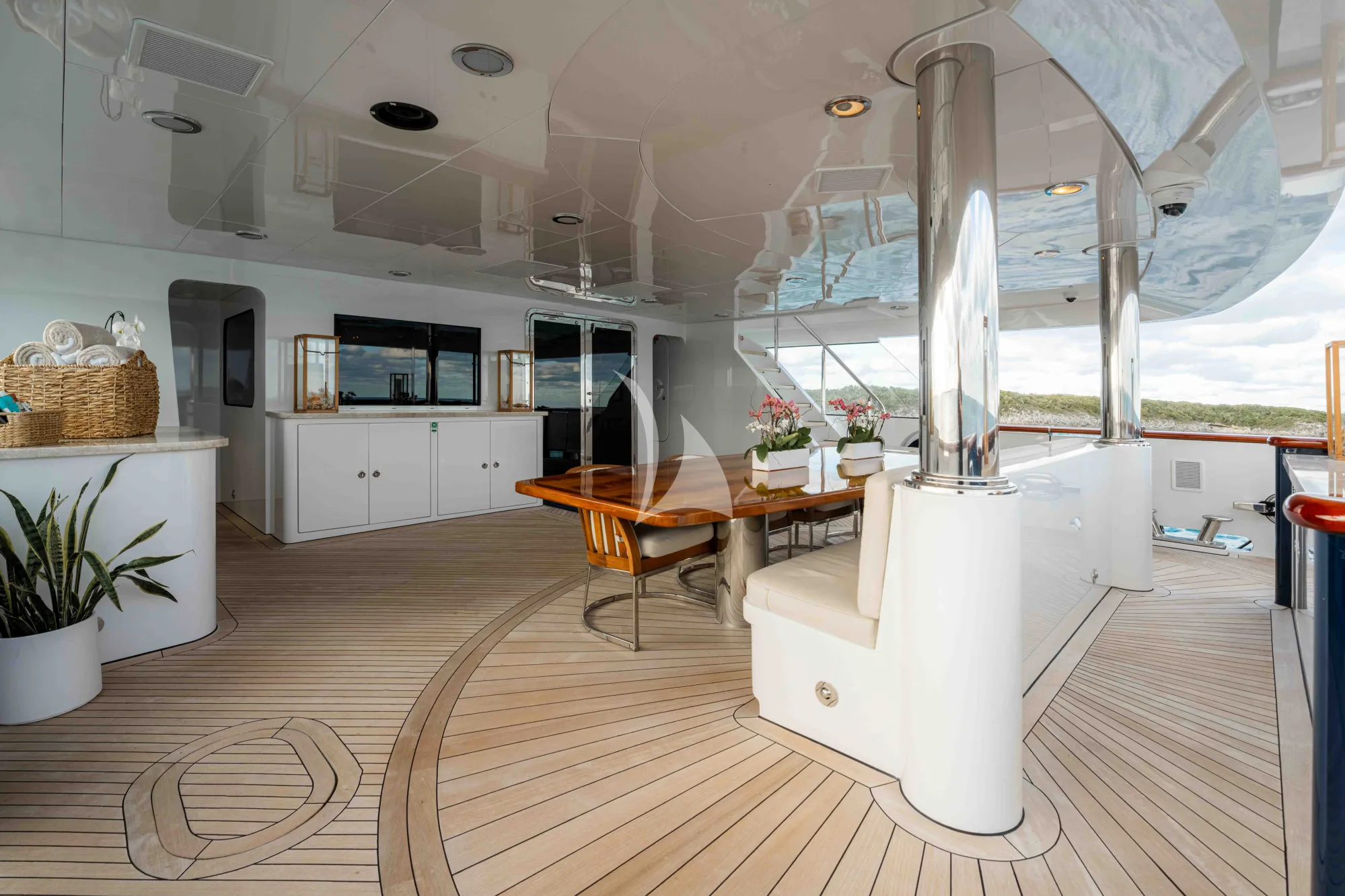 NICOLE EVELYN Cheoy Lee 38m - main aft deck