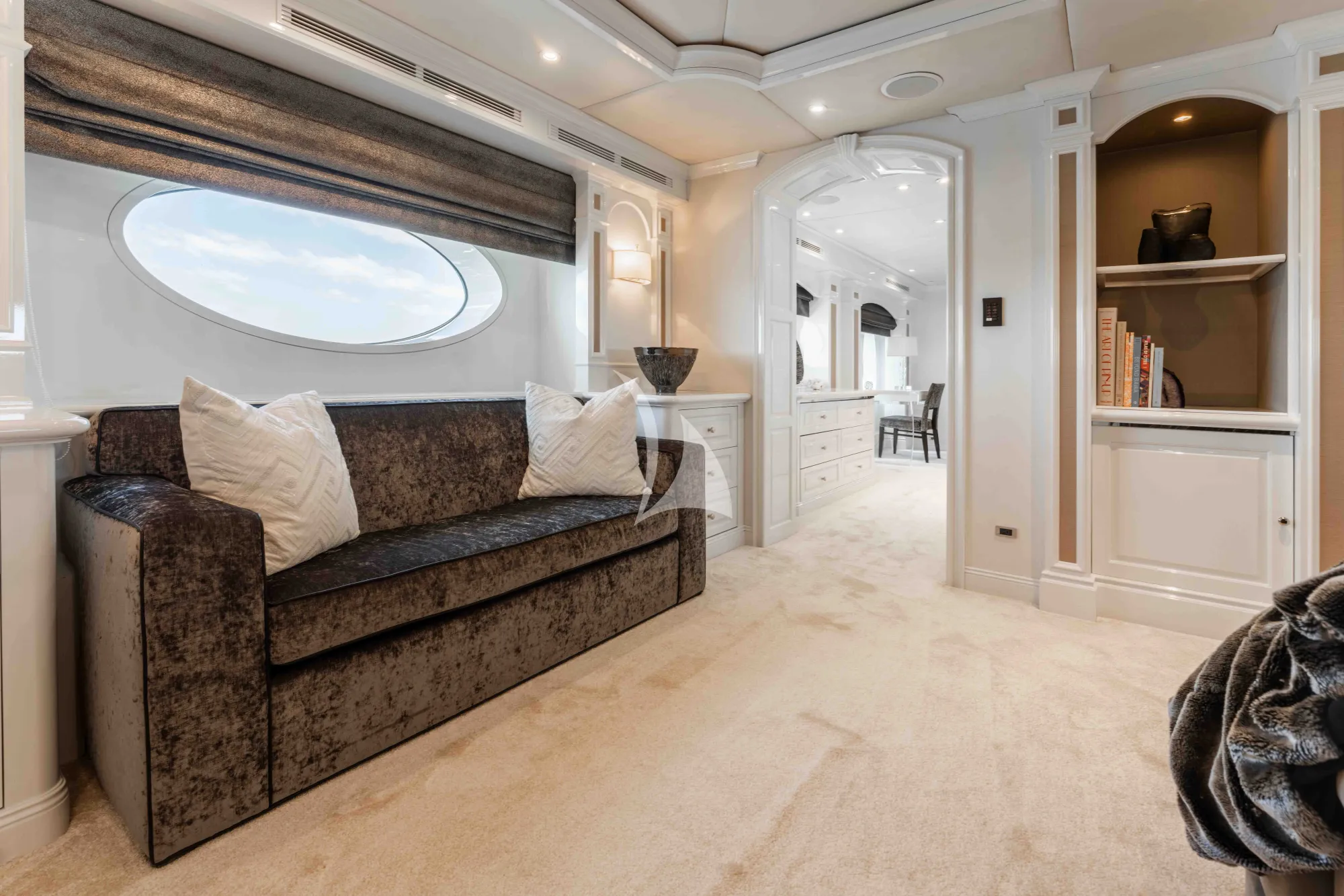 NICOLE EVELYN Cheoy Lee 38m - master cabin couch