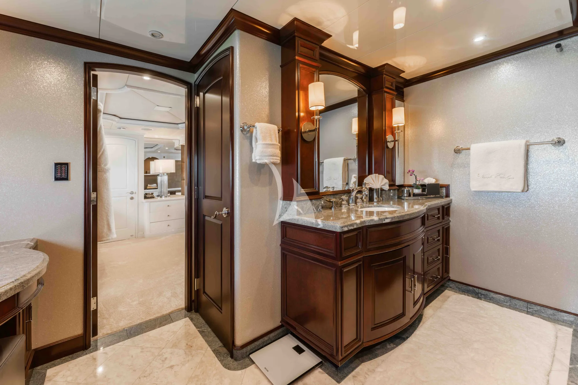 NICOLE EVELYN Cheoy Lee 38m - master cabin hers bathroom