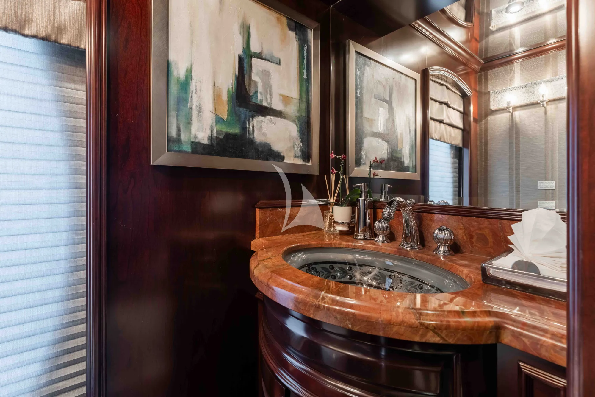 NICOLE EVELYN Cheoy Lee 38m - master cabin his bathroom
