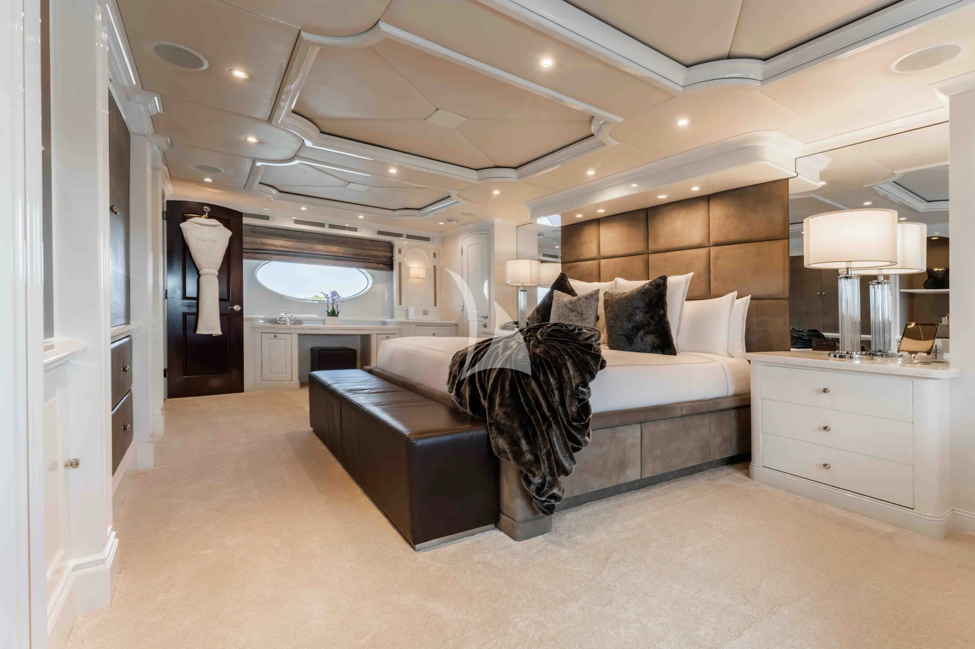 NICOLE EVELYN Cheoy Lee 38m - master cabin other angle
