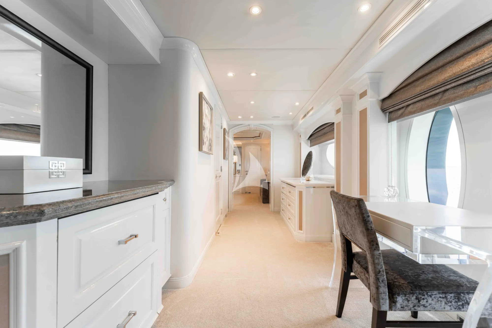 NICOLE EVELYN Cheoy Lee 38m - master cabin work area