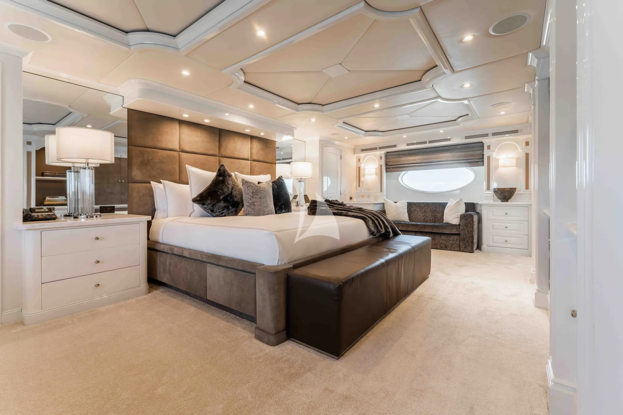 NICOLE EVELYN Cheoy Lee 38m - master cabin