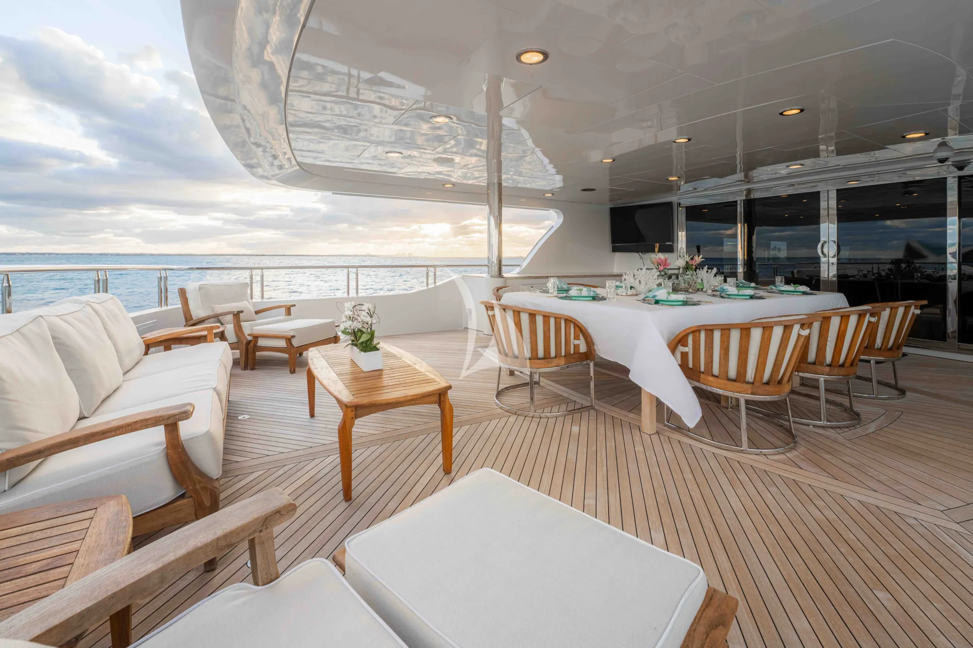 NICOLE EVELYN Cheoy Lee 38m - sky deck aft