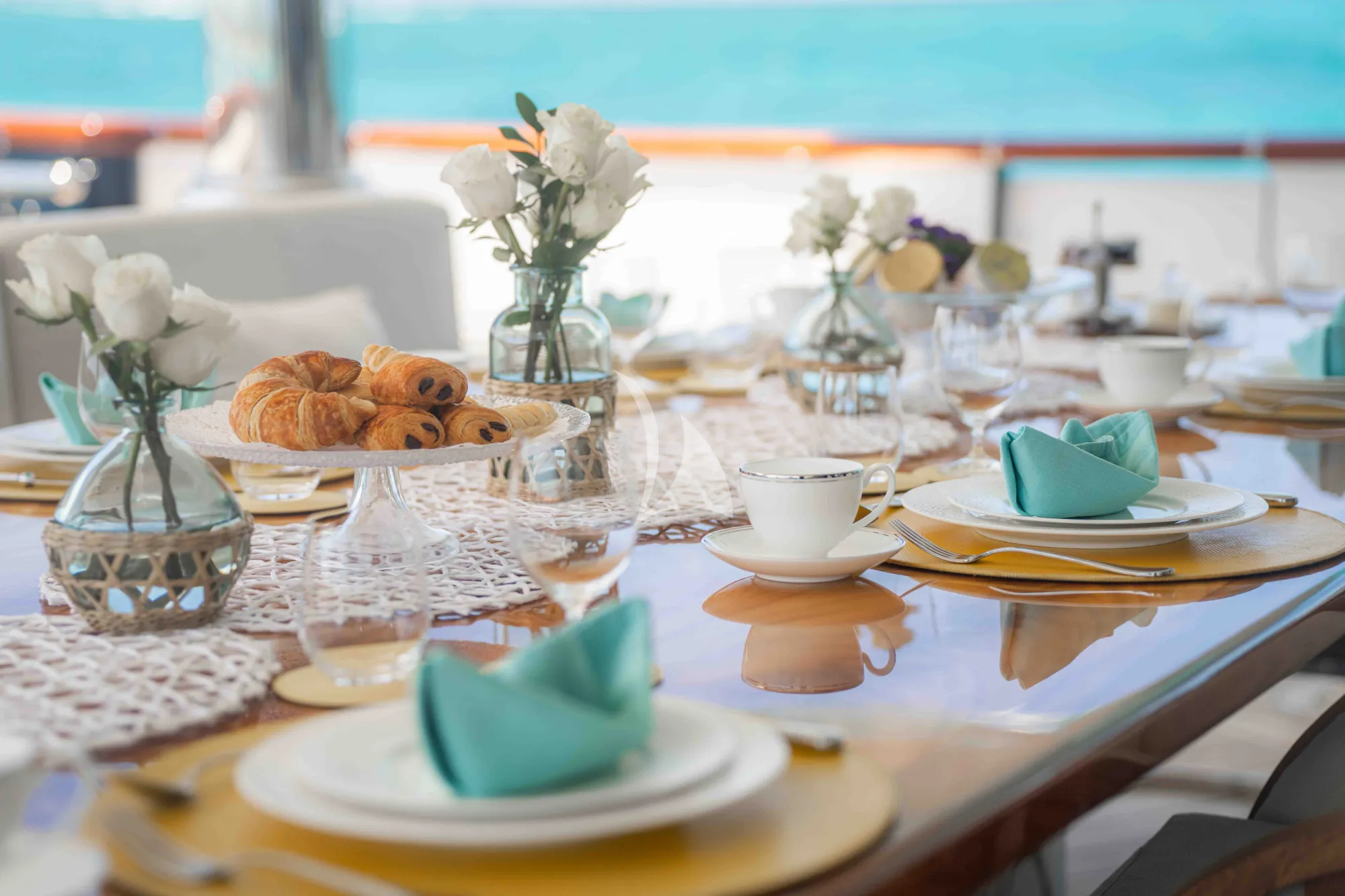 NICOLE EVELYN Cheoy Lee 38m - sky deck alfresco breakfast