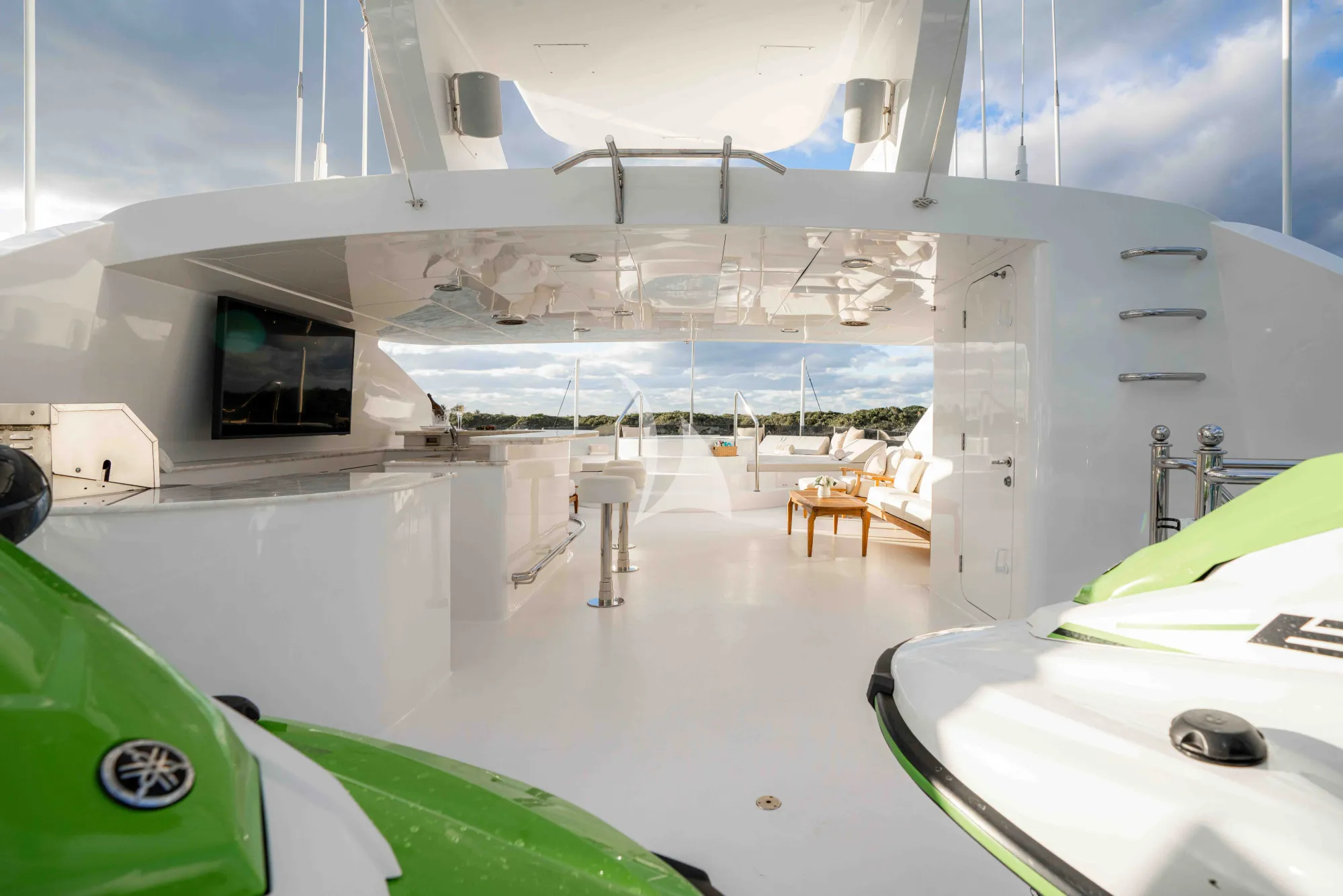 NICOLE EVELYN Cheoy Lee 38m - sundeck bar