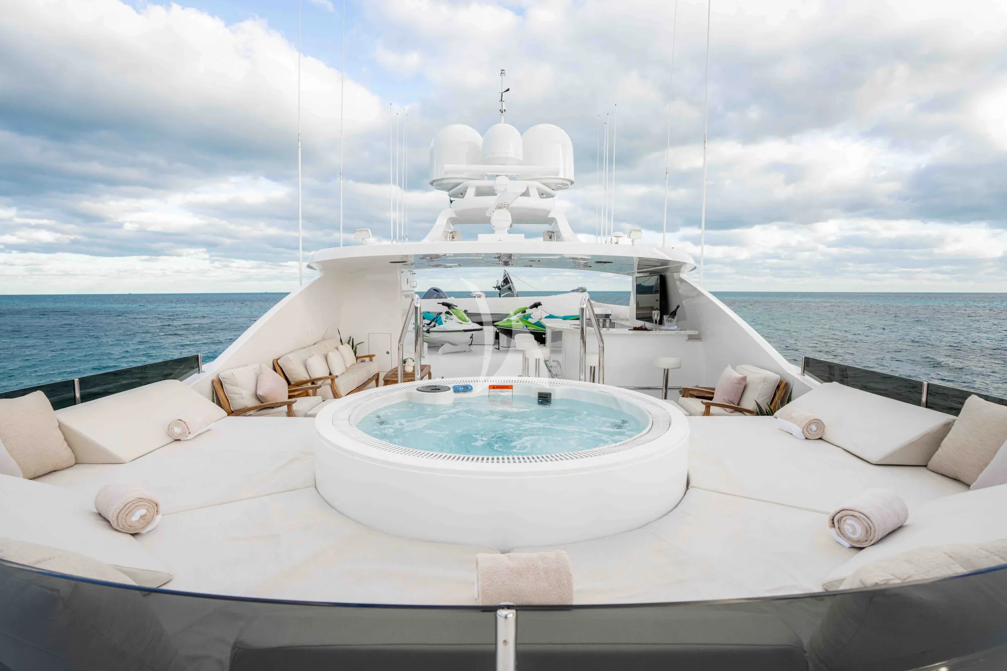 NICOLE EVELYN Cheoy Lee 38m - sundeck jacuzzi and sunbathing area