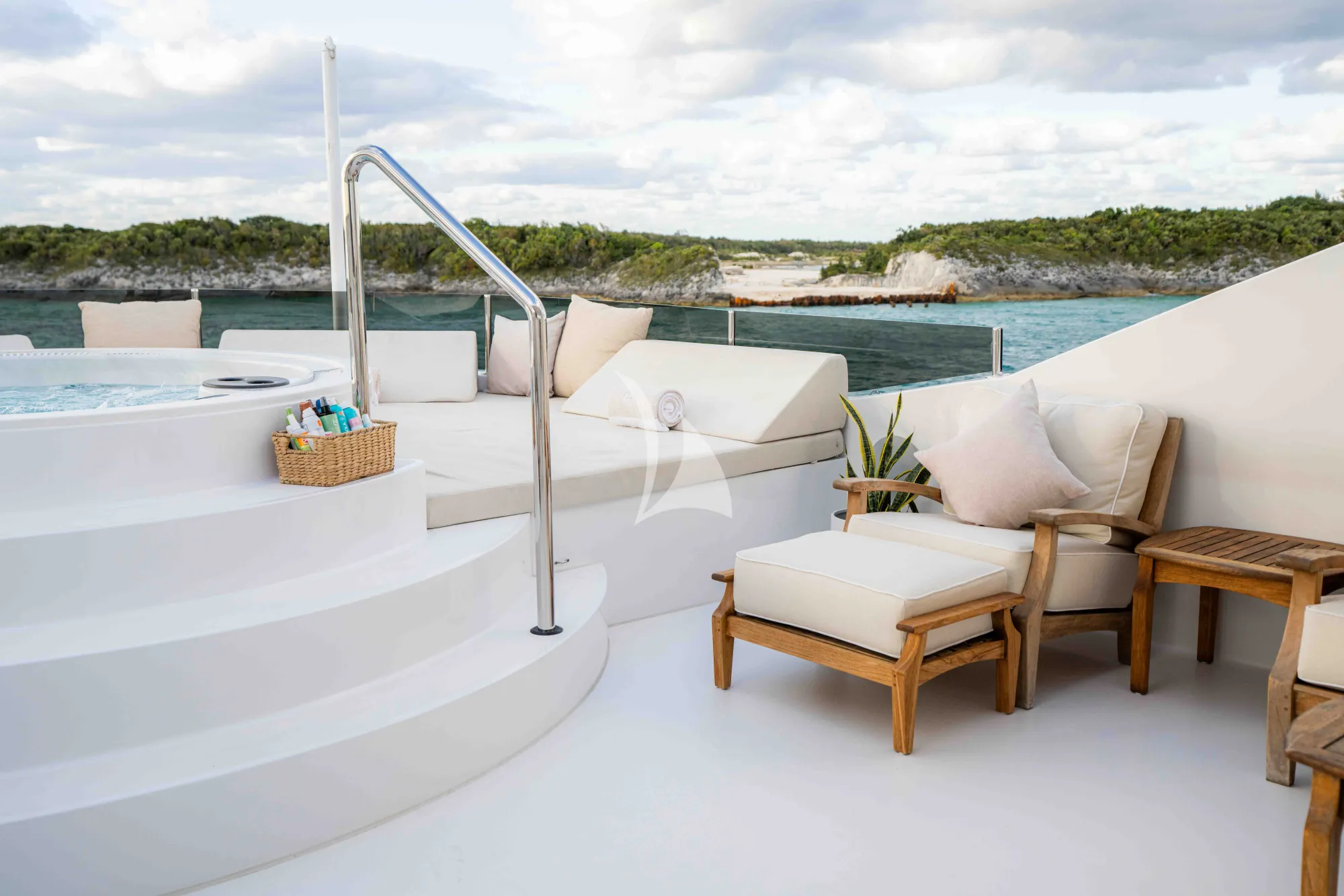 NICOLE EVELYN Cheoy Lee 38m - sundeck lounge