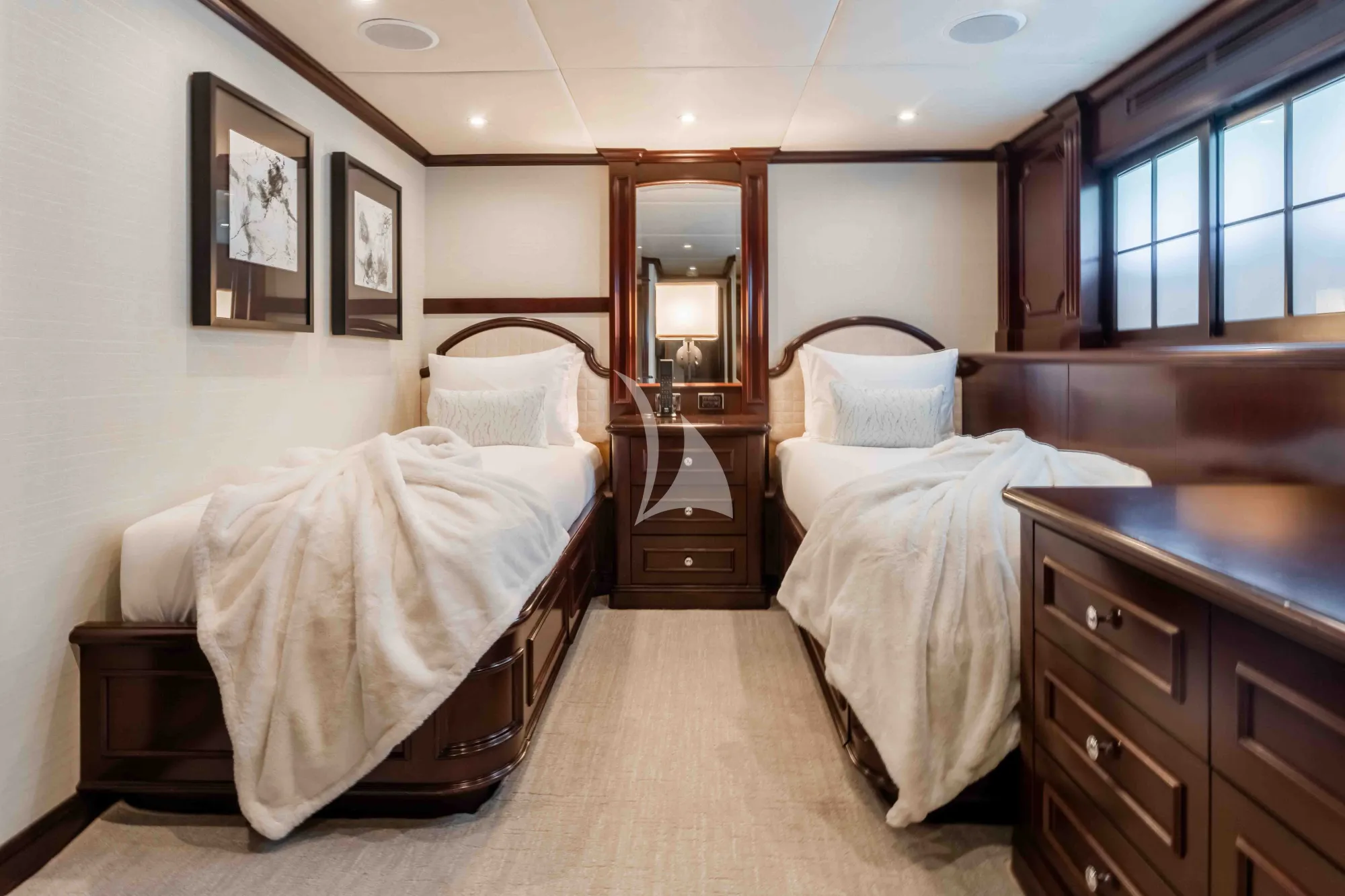 NICOLE EVELYN Cheoy Lee 38m - twin cabin 1