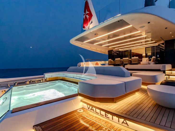 FURY II Columbus Atlantique 43m - aft pool FURY II Columbus Atlantique 43m - aft pool