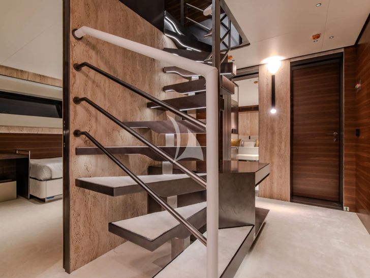 FURY II Columbus Atlantique 43m - cabin foyer FURY II Columbus Atlantique 43m - cabin foyer