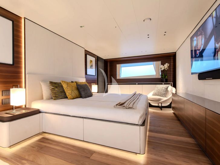 FURY II Columbus Atlantique 43m - master cabin bed and TV FURY II Columbus Atlantique 43m - master cabin bed and TV