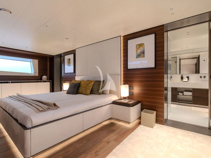 FURY II Columbus Atlantique 43m - master cabin FURY II Columbus Atlantique 43m - master cabin