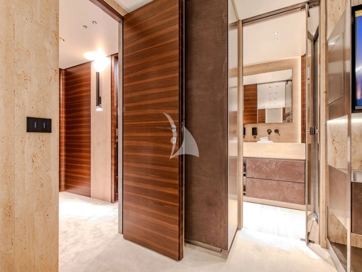 FURY II Columbus Atlantique 43m - twin cabin bathroom FURY II Columbus Atlantique 43m - twin cabin bathroom