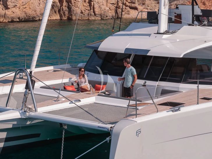 NIKA ONE Fountaine Pajot Samana 59 - guests on the foredeck lounge NIKA ONE Fountaine Pajot Samana 59 - guests on the foredeck lounge
