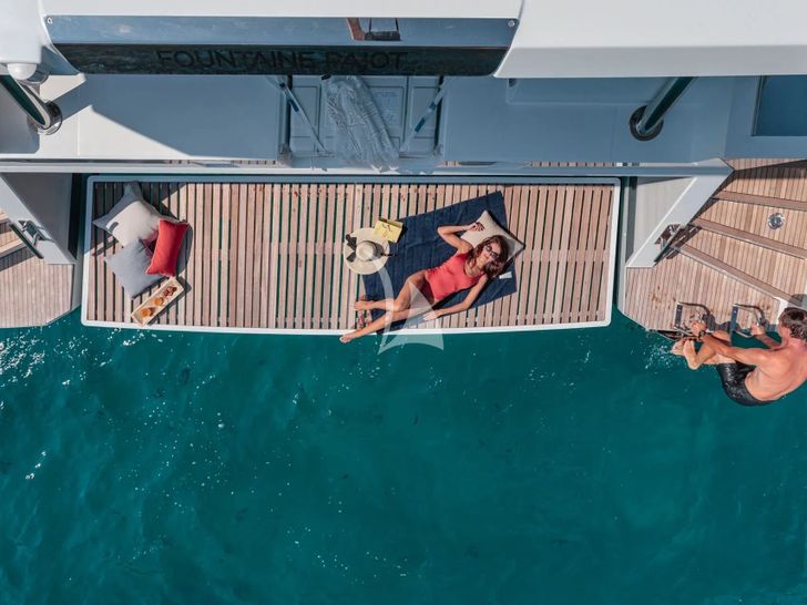 NIKA ONE Fountaine Pajot Samana 59 - swim platform NIKA ONE Fountaine Pajot Samana 59 - swim platform