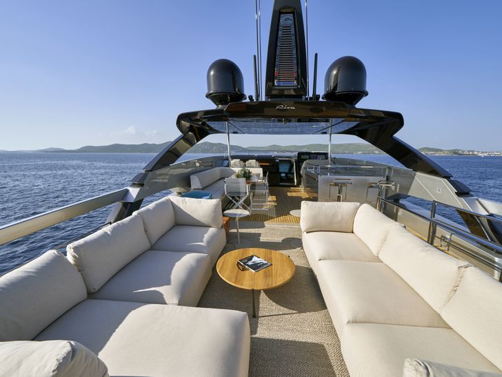 NIKITA Riva Corsaro 100 - sundeck open lounge NIKITA Riva Corsaro 100 - sundeck open lounge
