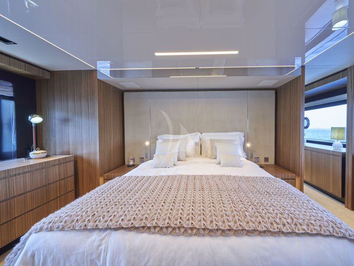 NIKITA Riva Corsaro 100 - master cabin bed wide shot NIKITA Riva Corsaro 100 - master cabin bed wide shot