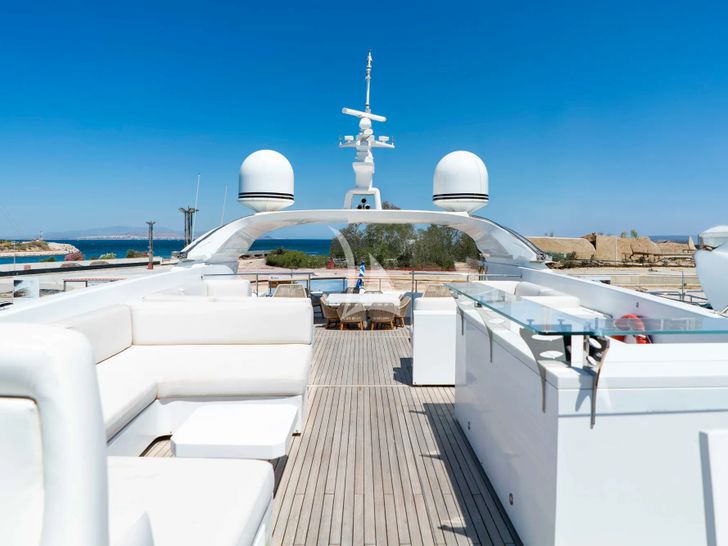 NINO Cantieri Akhir 41 - flybridge NINO Cantieri Akhir 41 - flybridge