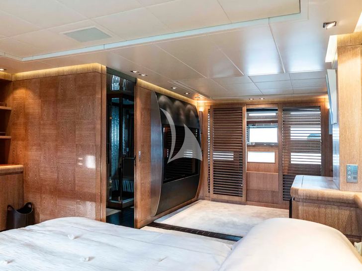 NINO Cantieri Akhir 41 - master cabin TV NINO Cantieri Akhir 41 - master cabin TV