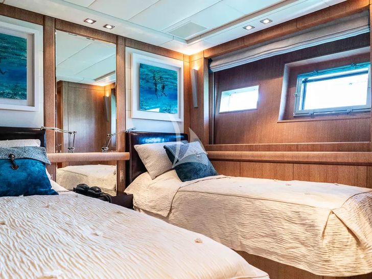 NINO Cantieri Akhir 41 - twin cabin NINO Cantieri Akhir 41 - twin cabin