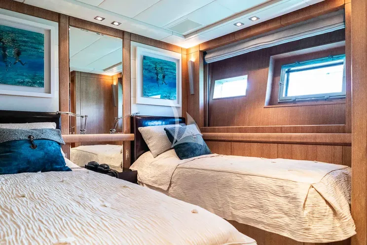 Charter Yacht NINO - Cantieri di Pisa Akhir 41 - 5 Cabins - Athens - Mykonos - Paros - Cyclades - Greece