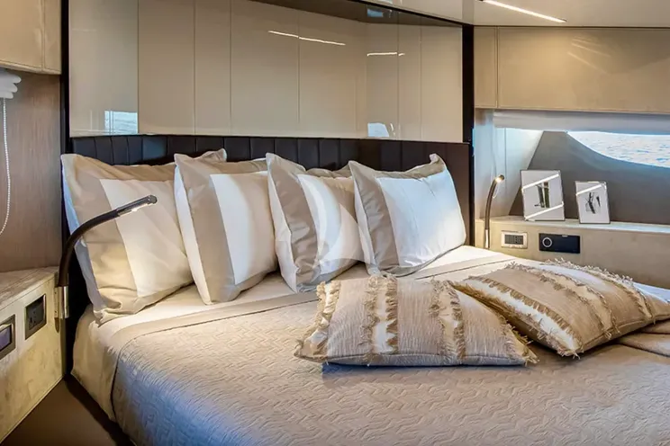 Charter Yacht NIRVANA - Cranchi Sessantasette 67 - 3 Cabins - Cannes - St Tropez - Nice - French Riviera