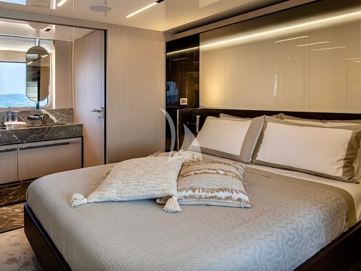 NIRVANA Cranchi Sessantasette 67 - VIP cabin 1 NIRVANA Cranchi Sessantasette 67 - VIP cabin 1