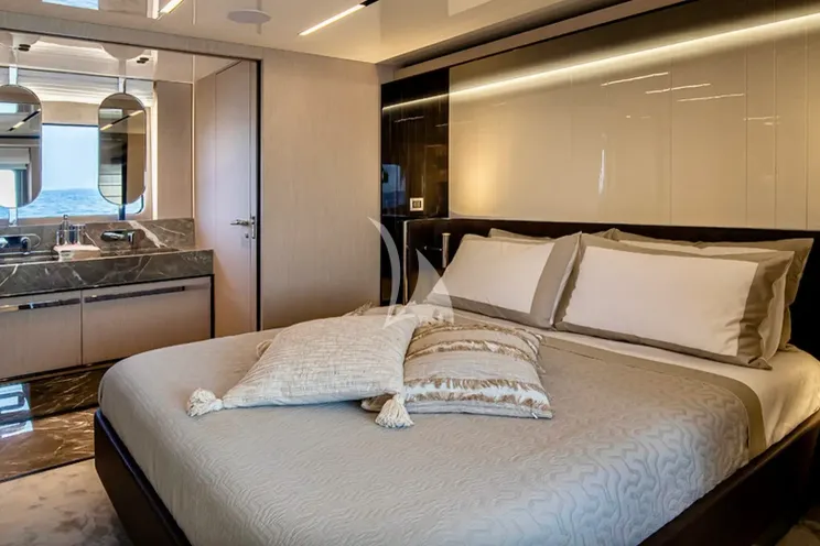 Charter Yacht NIRVANA - Cranchi Sessantasette 67 - 3 Cabins - Cannes - St Tropez - Nice - French Riviera